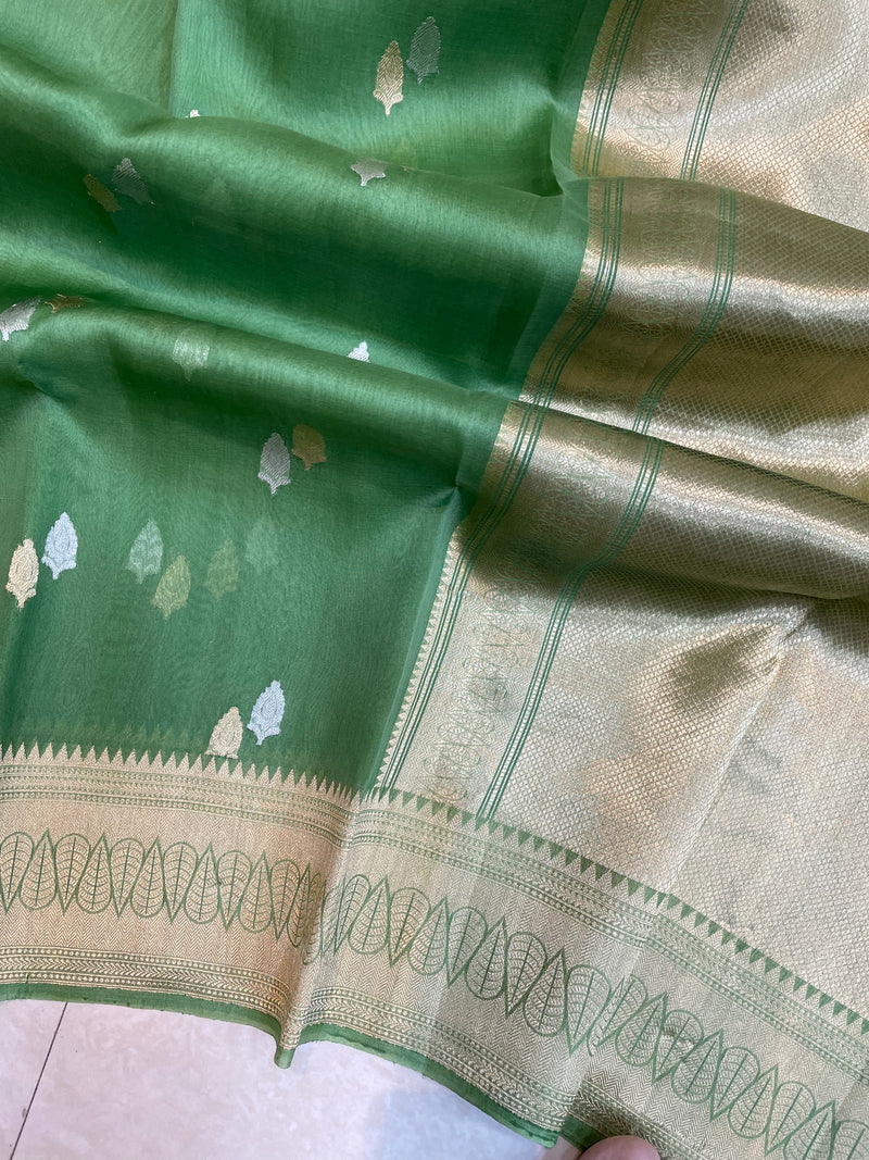 Pure Kora Handloom Banarasi Saree - Sona Roopa Alfi Kadua Booti - The Handlooms